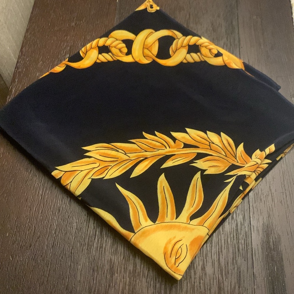 Versace scarf - Picture 10 of 11